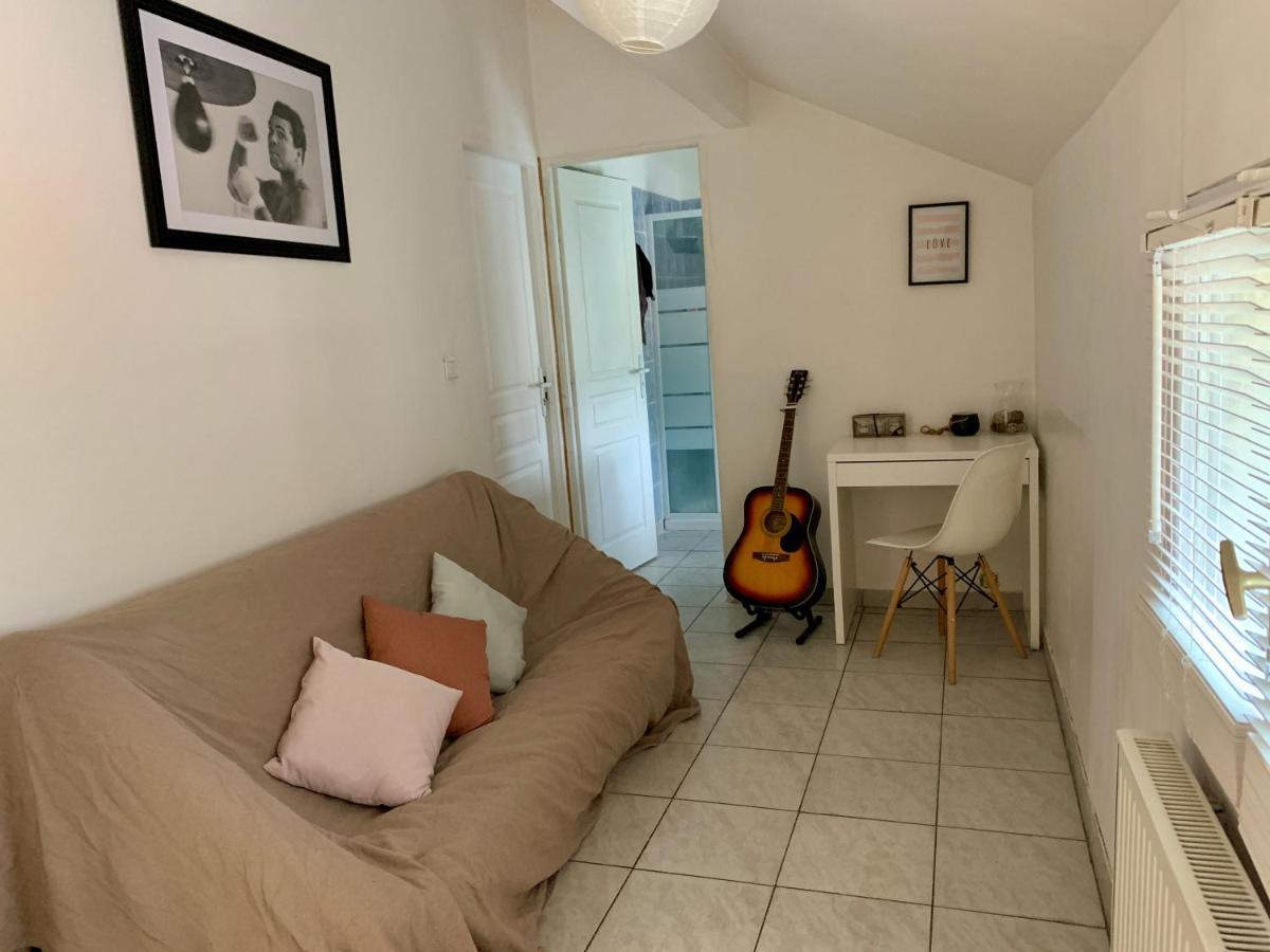Agreable Maison Avec Parking Gratuit Sur Place. Saint-Denis  Buitenkant foto