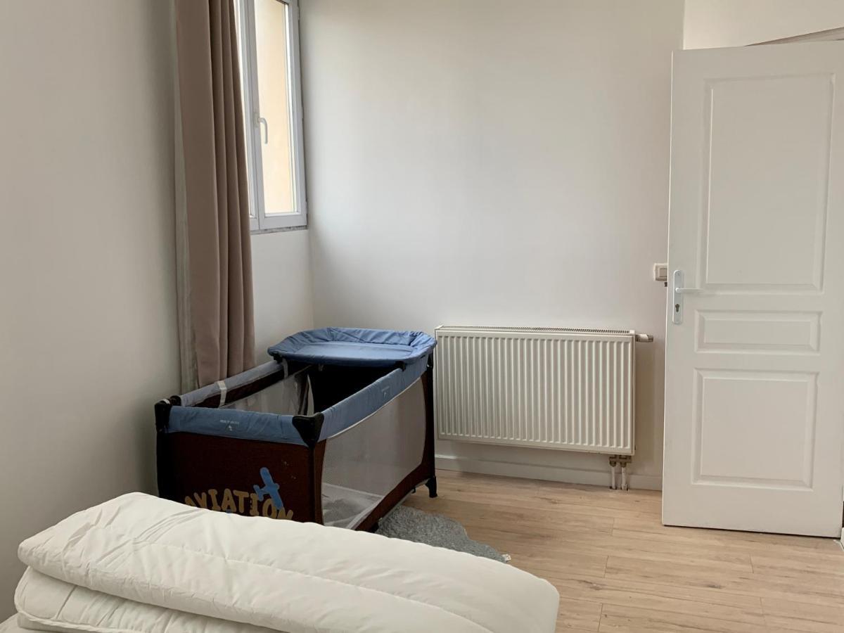 Agreable Maison Avec Parking Gratuit Sur Place. Saint-Denis  Buitenkant foto